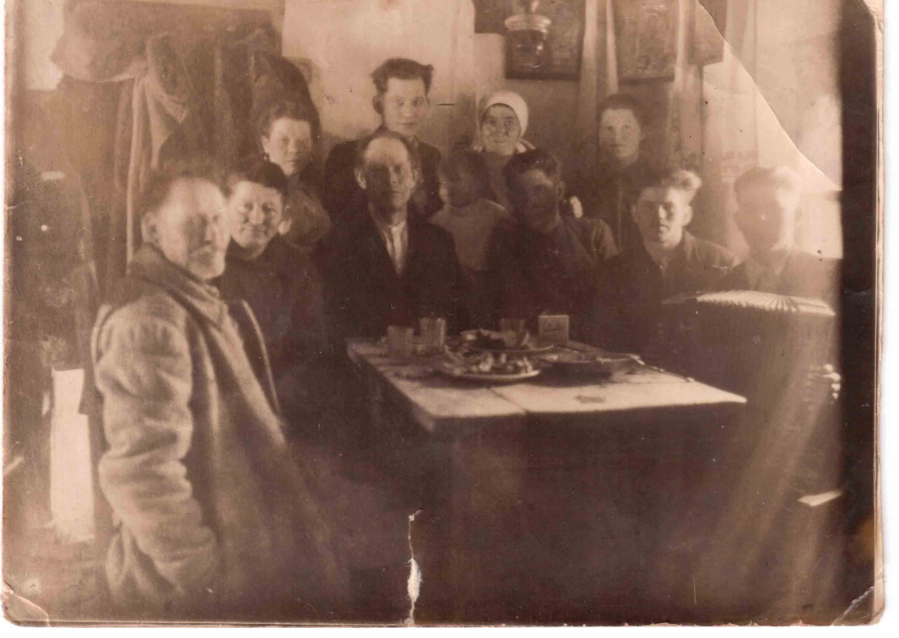 Старый снимок до цифровой реставрации